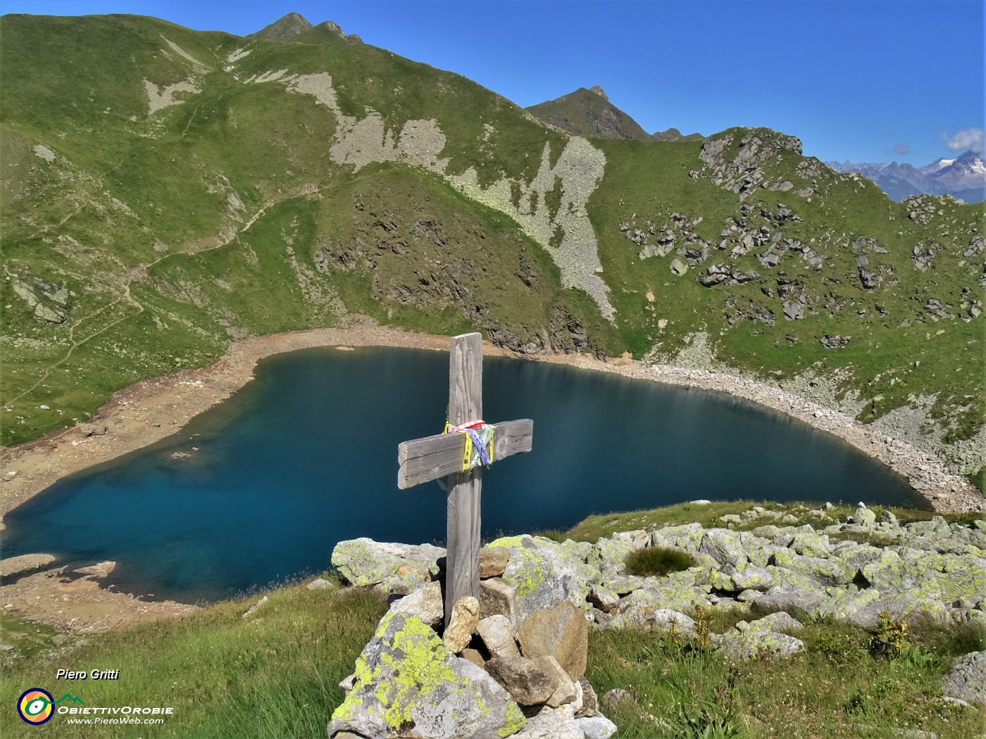 19 Bella vista sul Lago Moro e verso il Passo di Valcervia.JPG